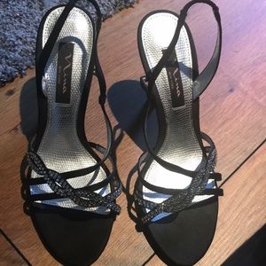 Nina size 7 1/2 black strappy dress sandals